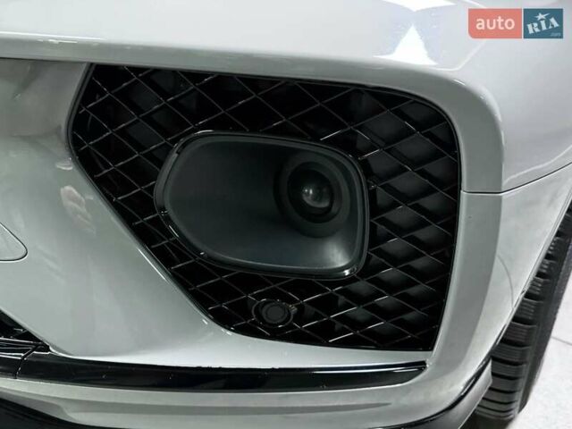 Серый Бентли Бентайга, объемом двигателя 4 л и пробегом 25 тыс. км за 197500 $, фото 24 на Automoto.ua