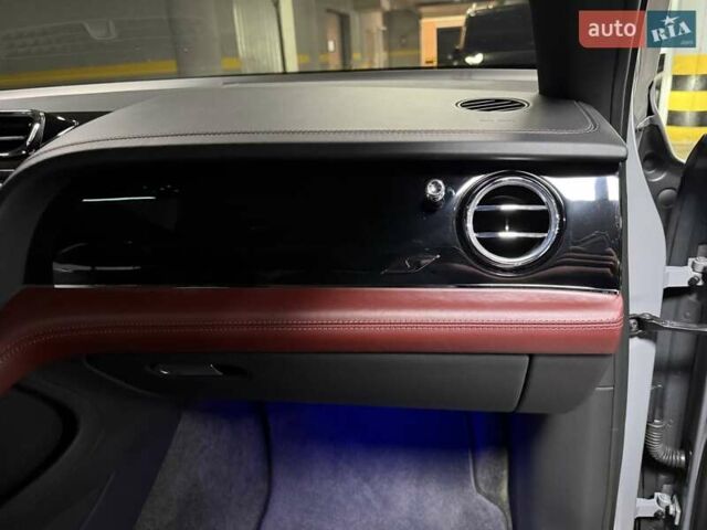 Серый Бентли Бентайга, объемом двигателя 4 л и пробегом 25 тыс. км за 197500 $, фото 141 на Automoto.ua