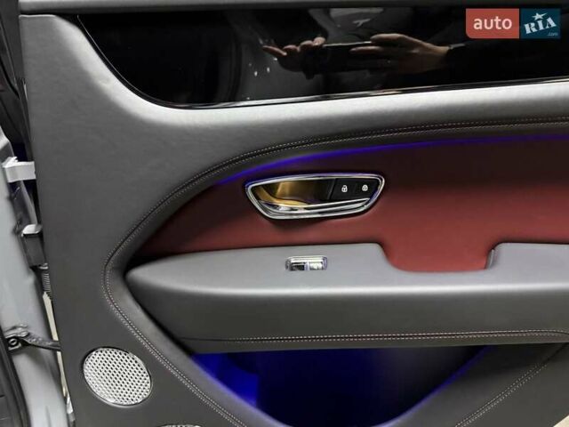 Серый Бентли Бентайга, объемом двигателя 4 л и пробегом 25 тыс. км за 197500 $, фото 104 на Automoto.ua