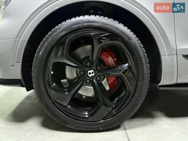 Серый Бентли Бентайга, объемом двигателя 4 л и пробегом 25 тыс. км за 197500 $, фото 26 на Automoto.ua