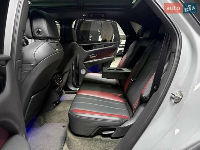 Серый Бентли Бентайга, объемом двигателя 4 л и пробегом 25 тыс. км за 197500 $, фото 78 на Automoto.ua