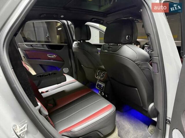 Серый Бентли Бентайга, объемом двигателя 4 л и пробегом 25 тыс. км за 197500 $, фото 96 на Automoto.ua