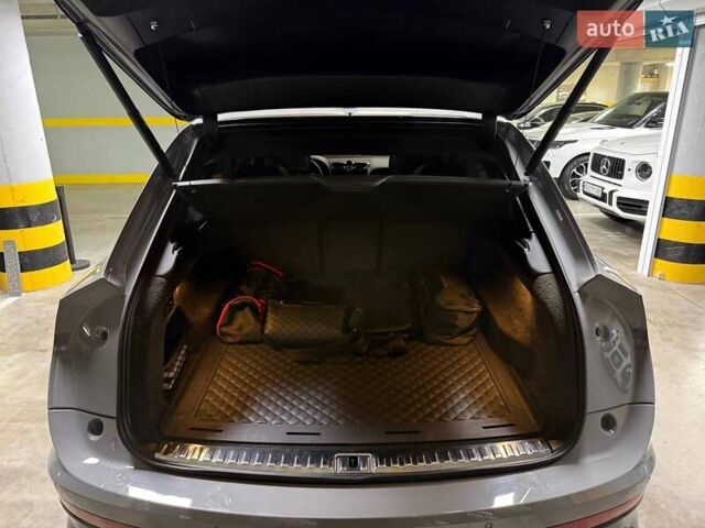 Серый Бентли Бентайга, объемом двигателя 4 л и пробегом 25 тыс. км за 197500 $, фото 39 на Automoto.ua