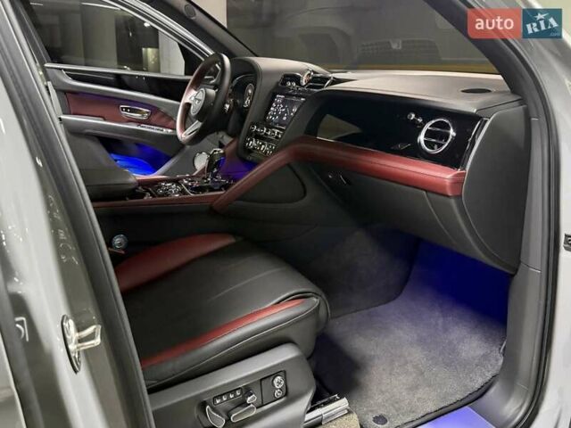 Серый Бентли Бентайга, объемом двигателя 4 л и пробегом 25 тыс. км за 197500 $, фото 132 на Automoto.ua