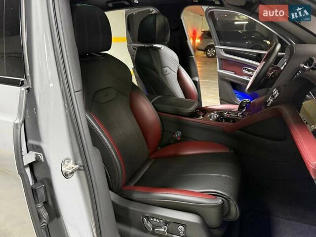 Серый Бентли Бентайга, объемом двигателя 4 л и пробегом 25 тыс. км за 197500 $, фото 134 на Automoto.ua
