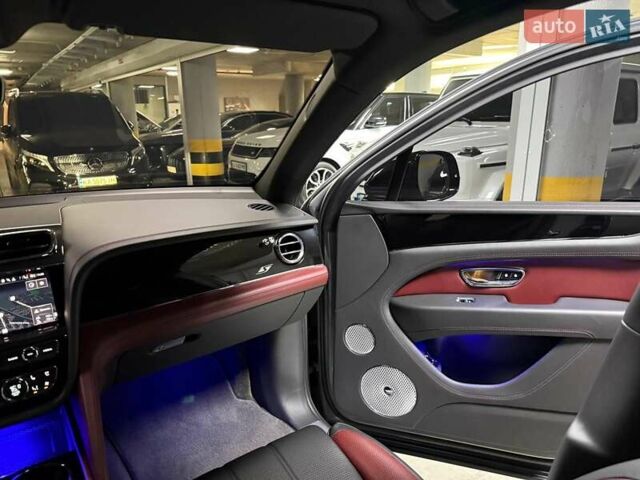 Серый Бентли Бентайга, объемом двигателя 4 л и пробегом 25 тыс. км за 197500 $, фото 108 на Automoto.ua