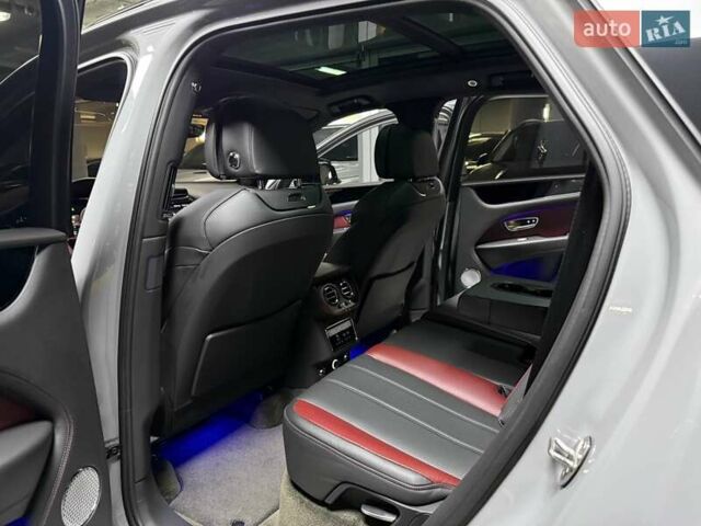 Серый Бентли Бентайга, объемом двигателя 4 л и пробегом 25 тыс. км за 197500 $, фото 77 на Automoto.ua