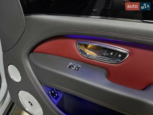 Серый Бентли Бентайга, объемом двигателя 4 л и пробегом 25 тыс. км за 197500 $, фото 145 на Automoto.ua