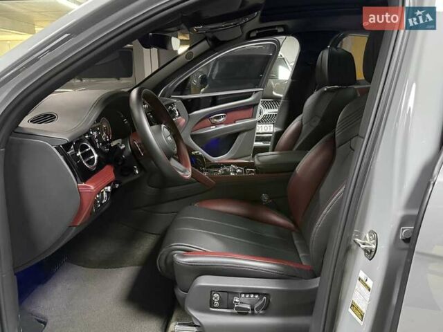 Серый Бентли Бентайга, объемом двигателя 4 л и пробегом 25 тыс. км за 197500 $, фото 58 на Automoto.ua