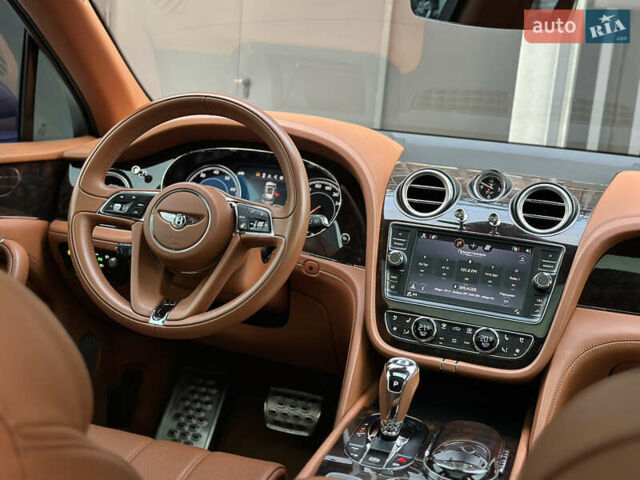 Бентли Бентайга 2016 в Киеве на Automoto.ua Синий Бентли Бентайга, объемом двигателя 6 л и пробегом 131 тыс. км за 85000 $, фото 2 на Automoto.ua