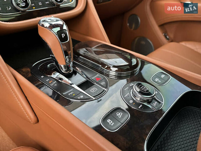 Бентли Бентайга 2016 в Киеве на Automoto.ua Синий Бентли Бентайга, объемом двигателя 6 л и пробегом 131 тыс. км за 85000 $, фото 47 на Automoto.ua