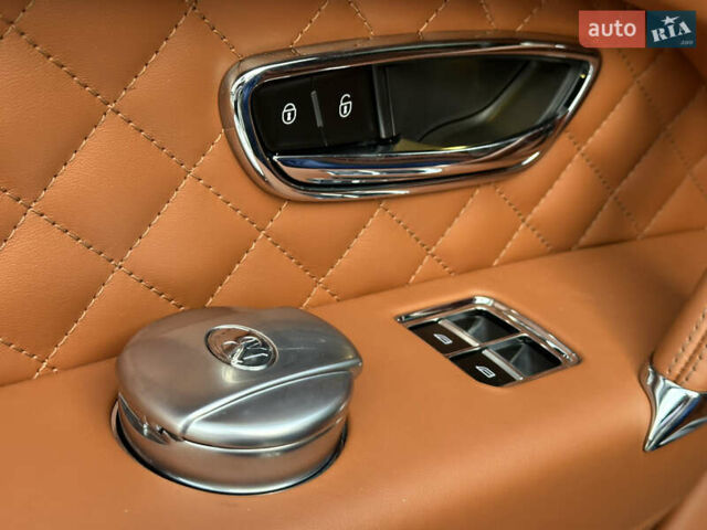 Бентли Бентайга 2016 в Киеве на Automoto.ua Синий Бентли Бентайга, объемом двигателя 6 л и пробегом 131 тыс. км за 85000 $, фото 46 на Automoto.ua