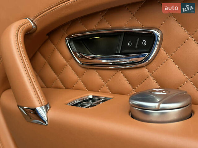 Бентли Бентайга 2016 в Киеве на Automoto.ua Синий Бентли Бентайга, объемом двигателя 6 л и пробегом 131 тыс. км за 85000 $, фото 62 на Automoto.ua