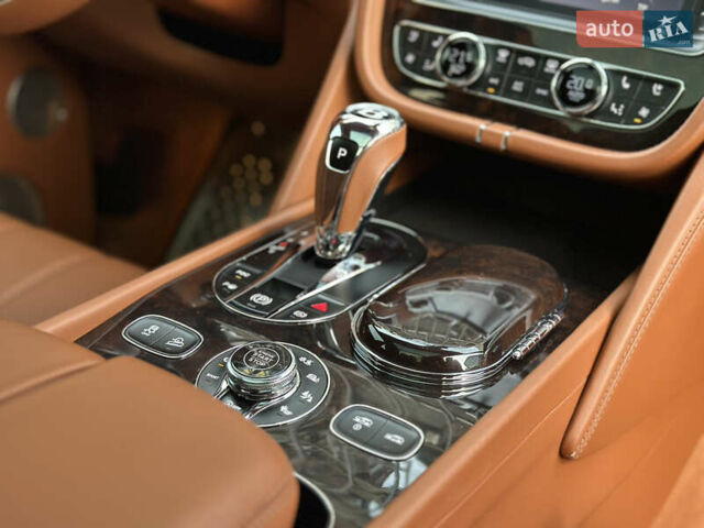 Бентли Бентайга 2016 в Киеве на Automoto.ua Синий Бентли Бентайга, объемом двигателя 6 л и пробегом 131 тыс. км за 85000 $, фото 54 на Automoto.ua