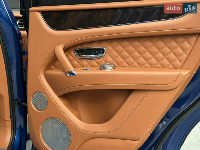 Бентли Бентайга 2016 в Киеве на Automoto.ua Синий Бентли Бентайга, объемом двигателя 6 л и пробегом 131 тыс. км за 85000 $, фото 68 на Automoto.ua