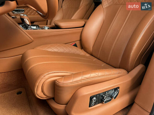 Бентли Бентайга 2016 в Киеве на Automoto.ua Синий Бентли Бентайга, объемом двигателя 6 л и пробегом 131 тыс. км за 85000 $, фото 38 на Automoto.ua