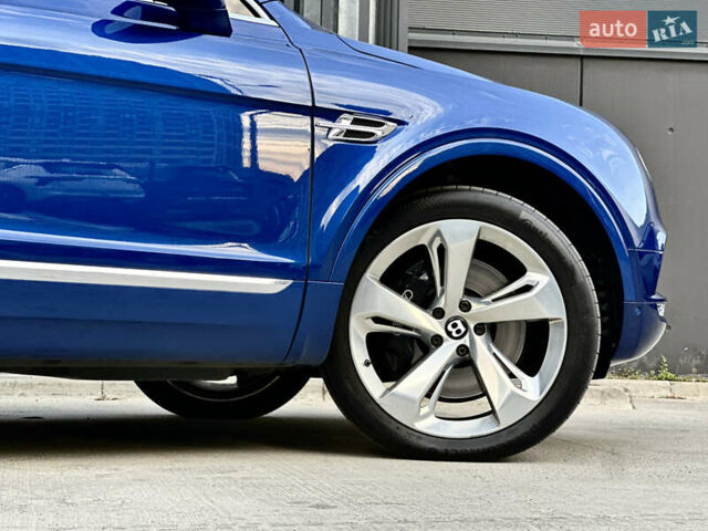 Бентли Бентайга 2016 в Киеве на Automoto.ua Синий Бентли Бентайга, объемом двигателя 6 л и пробегом 131 тыс. км за 85000 $, фото 15 на Automoto.ua