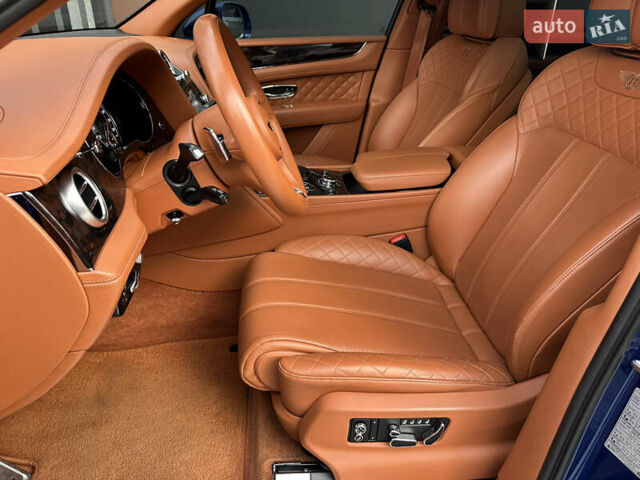 Бентли Бентайга 2016 в Киеве на Automoto.ua Синий Бентли Бентайга, объемом двигателя 6 л и пробегом 131 тыс. км за 85000 $, фото 36 на Automoto.ua