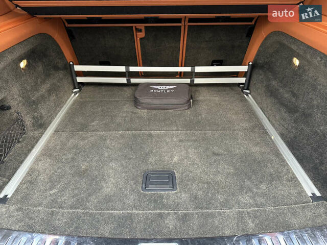 Бентли Бентайга 2016 в Киеве на Automoto.ua Синий Бентли Бентайга, объемом двигателя 6 л и пробегом 131 тыс. км за 85000 $, фото 29 на Automoto.ua