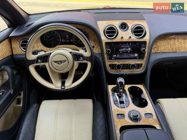 Синий Бентли Бентайга, объемом двигателя 6 л и пробегом 66 тыс. км за 129900 $, фото 49 на Automoto.ua