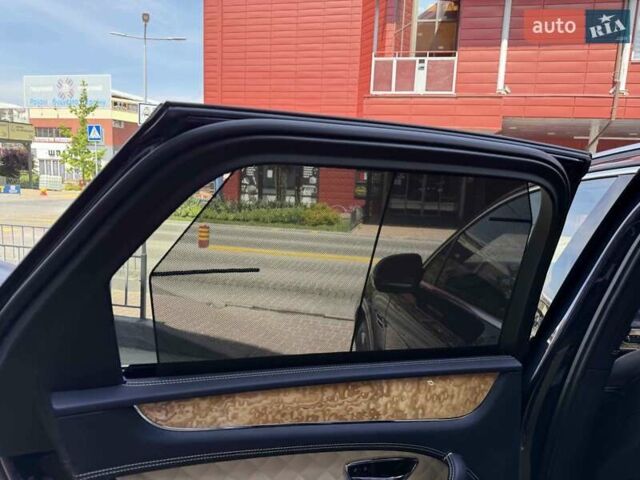 Синий Бентли Бентайга, объемом двигателя 6 л и пробегом 66 тыс. км за 129900 $, фото 38 на Automoto.ua