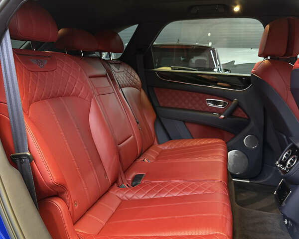 Синий Бентли Бентайга, объемом двигателя 3.96 л и пробегом 110 тыс. км за 140000 $, фото 9 на Automoto.ua