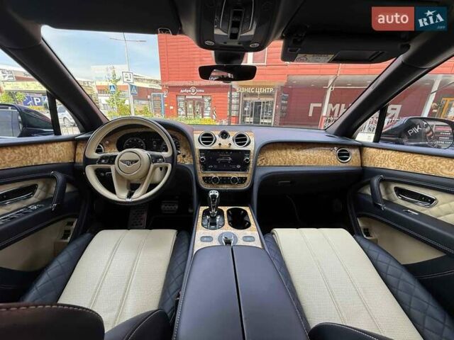 Синий Бентли Бентайга, объемом двигателя 6 л и пробегом 66 тыс. км за 129900 $, фото 51 на Automoto.ua