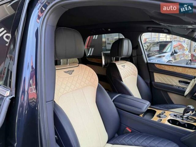 Синий Бентли Бентайга, объемом двигателя 6 л и пробегом 66 тыс. км за 129900 $, фото 57 на Automoto.ua