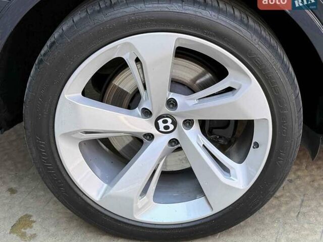 Синий Бентли Бентайга, объемом двигателя 6 л и пробегом 66 тыс. км за 129900 $, фото 5 на Automoto.ua