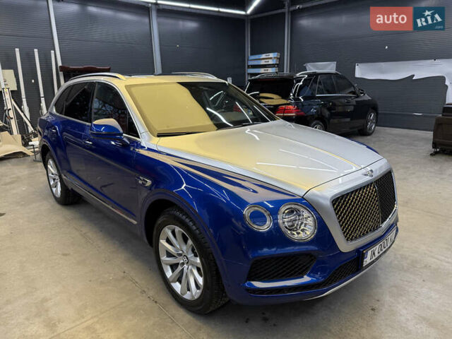 Синий Бентли Бентайга, объемом двигателя 3.96 л и пробегом 110 тыс. км за 140000 $, фото 1 на Automoto.ua