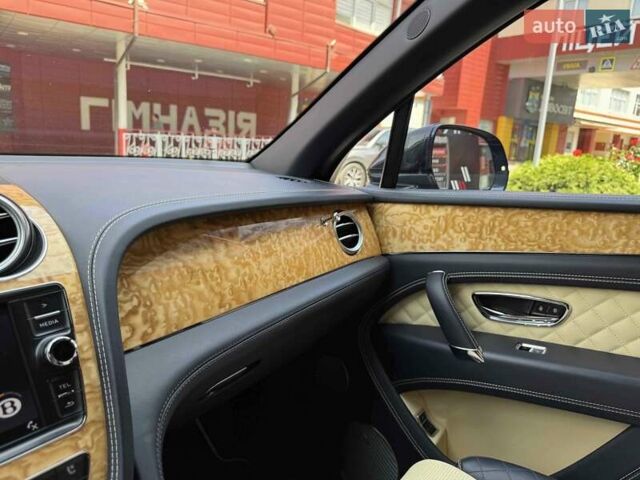 Синий Бентли Бентайга, объемом двигателя 6 л и пробегом 66 тыс. км за 129900 $, фото 34 на Automoto.ua