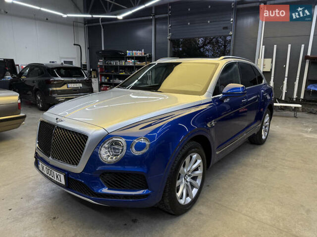 Синий Бентли Бентайга, объемом двигателя 3.96 л и пробегом 110 тыс. км за 140000 $, фото 2 на Automoto.ua