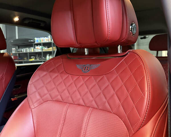 Синий Бентли Бентайга, объемом двигателя 3.96 л и пробегом 110 тыс. км за 140000 $, фото 17 на Automoto.ua