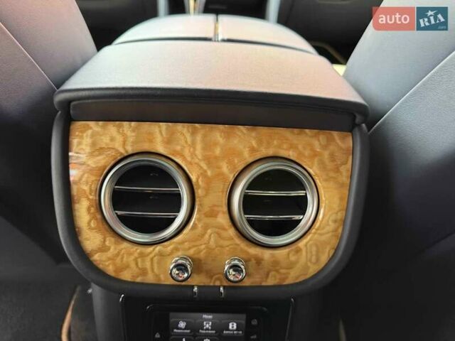 Синий Бентли Бентайга, объемом двигателя 6 л и пробегом 66 тыс. км за 129900 $, фото 47 на Automoto.ua