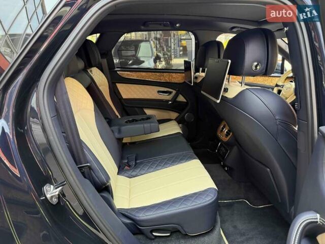 Синий Бентли Бентайга, объемом двигателя 6 л и пробегом 66 тыс. км за 129900 $, фото 53 на Automoto.ua