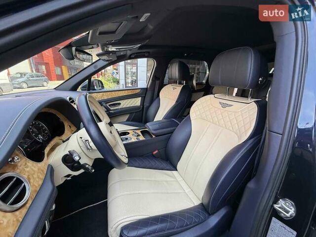 Синий Бентли Бентайга, объемом двигателя 6 л и пробегом 66 тыс. км за 129900 $, фото 19 на Automoto.ua