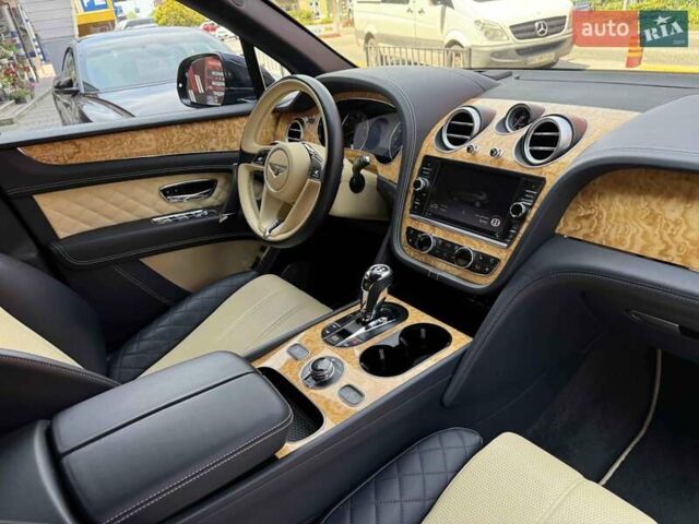 Синий Бентли Бентайга, объемом двигателя 6 л и пробегом 66 тыс. км за 129900 $, фото 60 на Automoto.ua