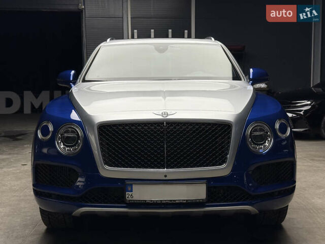 Синий Бентли Бентайга, объемом двигателя 3.96 л и пробегом 110 тыс. км за 140000 $, фото 5 на Automoto.ua