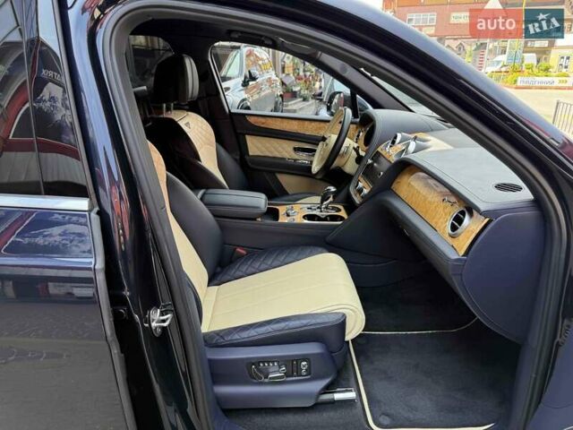 Синий Бентли Бентайга, объемом двигателя 6 л и пробегом 66 тыс. км за 129900 $, фото 56 на Automoto.ua