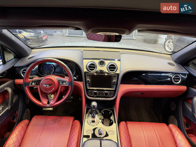 Синий Бентли Бентайга, объемом двигателя 3.96 л и пробегом 110 тыс. км за 140000 $, фото 10 на Automoto.ua