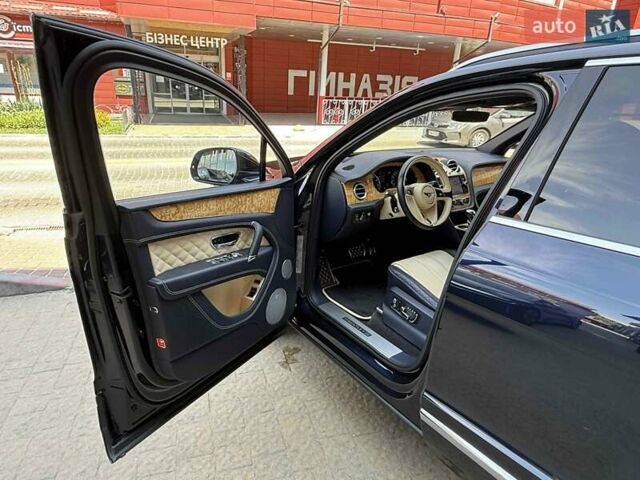 Синий Бентли Бентайга, объемом двигателя 6 л и пробегом 66 тыс. км за 129900 $, фото 12 на Automoto.ua