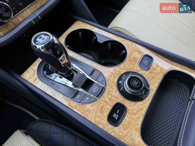 Синий Бентли Бентайга, объемом двигателя 6 л и пробегом 66 тыс. км за 129900 $, фото 33 на Automoto.ua