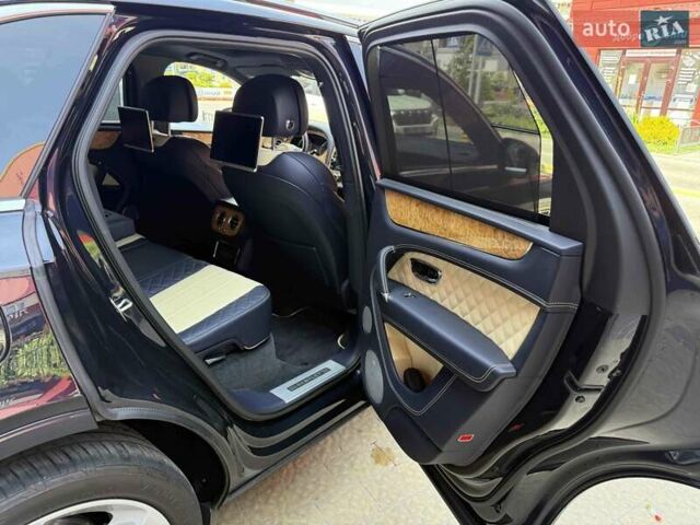 Синий Бентли Бентайга, объемом двигателя 6 л и пробегом 66 тыс. км за 129900 $, фото 52 на Automoto.ua