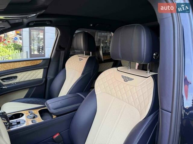 Синий Бентли Бентайга, объемом двигателя 6 л и пробегом 66 тыс. км за 129900 $, фото 18 на Automoto.ua