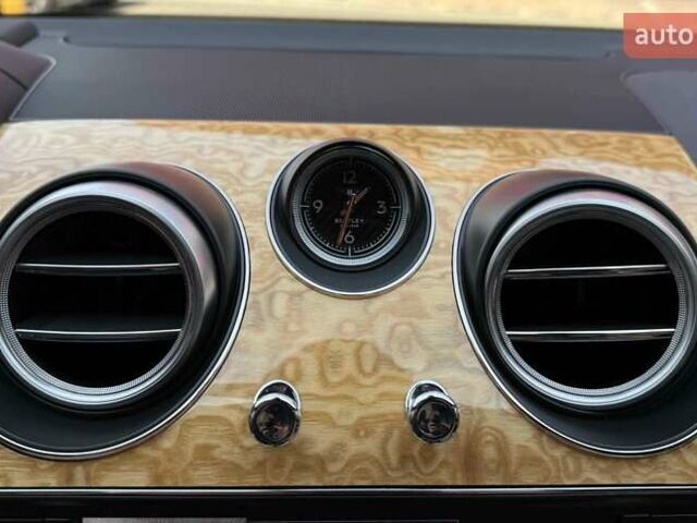 Синий Бентли Бентайга, объемом двигателя 6 л и пробегом 66 тыс. км за 129900 $, фото 30 на Automoto.ua