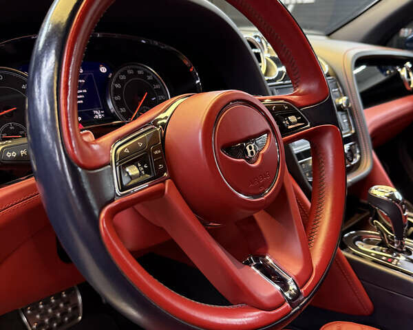 Синий Бентли Бентайга, объемом двигателя 3.96 л и пробегом 110 тыс. км за 140000 $, фото 15 на Automoto.ua