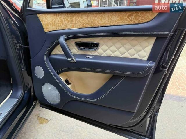 Синий Бентли Бентайга, объемом двигателя 6 л и пробегом 66 тыс. км за 129900 $, фото 55 на Automoto.ua