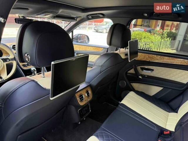 Синий Бентли Бентайга, объемом двигателя 6 л и пробегом 66 тыс. км за 129900 $, фото 44 на Automoto.ua