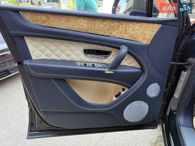 Синий Бентли Бентайга, объемом двигателя 6 л и пробегом 66 тыс. км за 129900 $, фото 13 на Automoto.ua