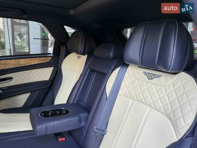 Синий Бентли Бентайга, объемом двигателя 6 л и пробегом 66 тыс. км за 129900 $, фото 45 на Automoto.ua